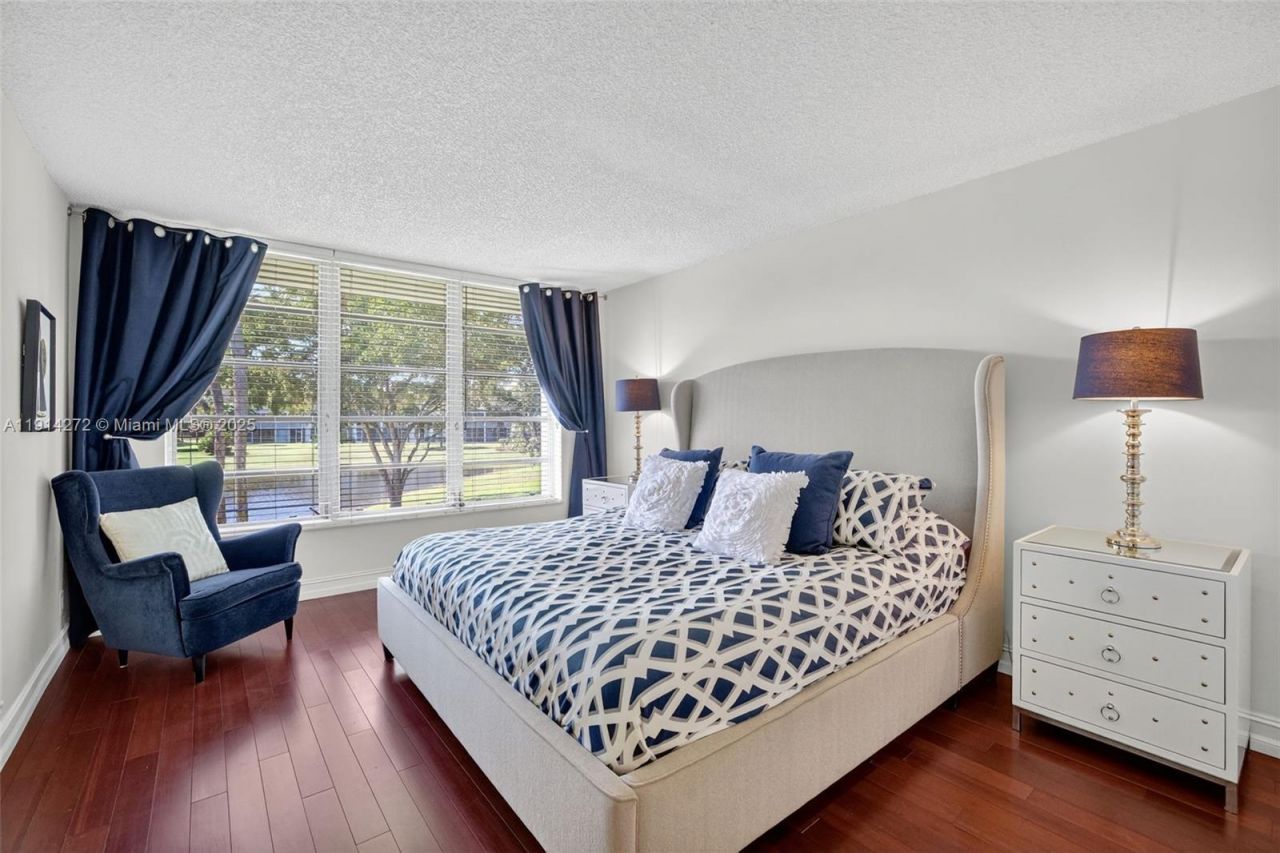 3611 Oaks Clubhouse Dr, Unit 202, Pompano Beach, FL 33069 Photo