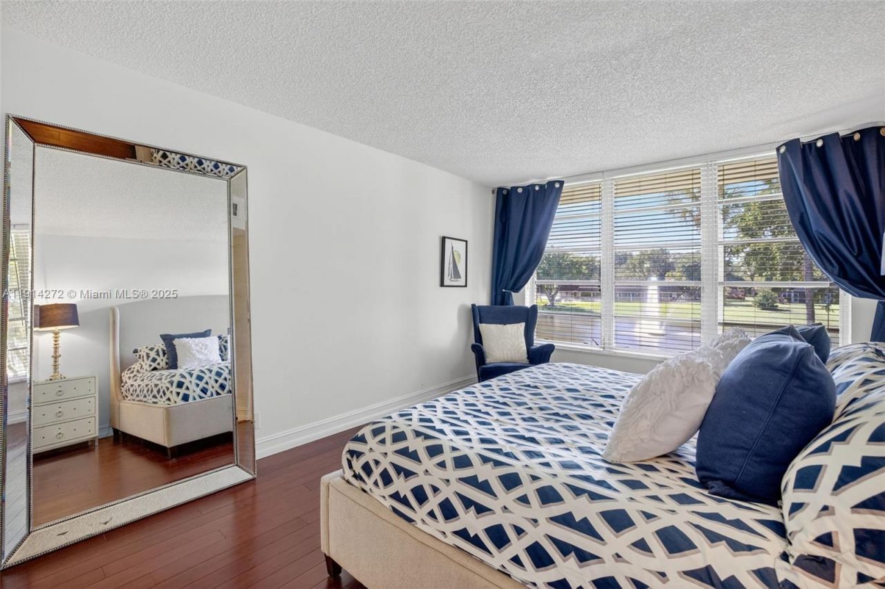 3611 Oaks Clubhouse Dr, Unit 202, Pompano Beach, FL 33069 Photo