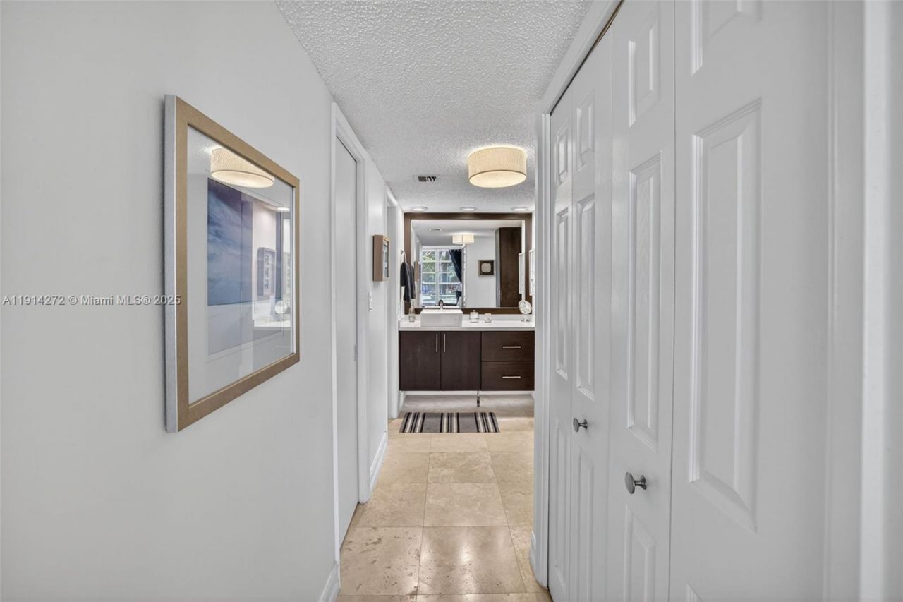 3611 Oaks Clubhouse Dr, Unit 202, Pompano Beach, FL 33069 Photo