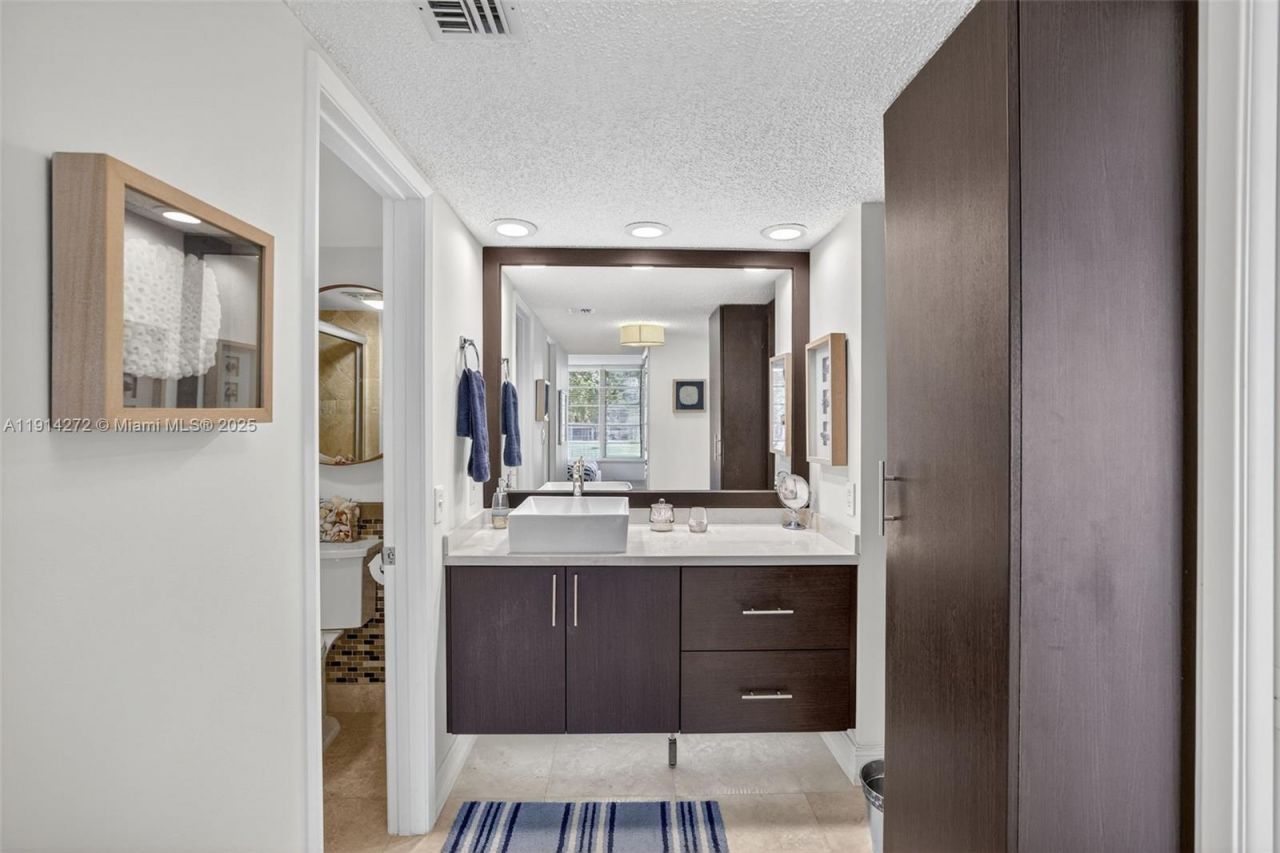 3611 Oaks Clubhouse Dr, Unit 202, Pompano Beach, FL 33069 Photo