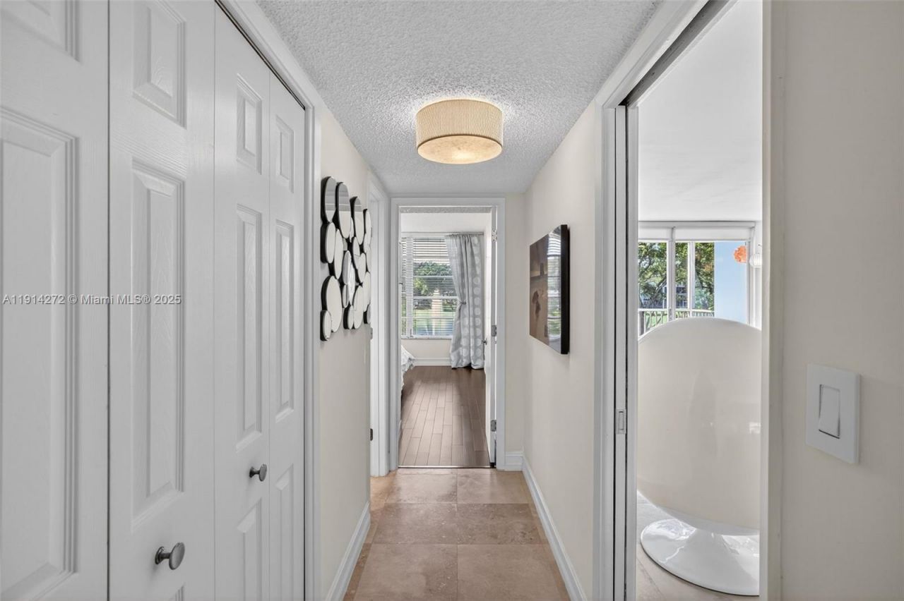 3611 Oaks Clubhouse Dr, Unit 202, Pompano Beach, FL 33069 Photo