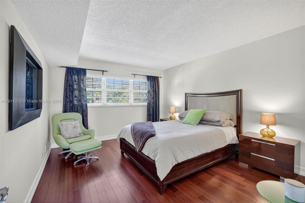 3611 Oaks Clubhouse Dr, Unit 202, Pompano Beach, FL 33069 Photo