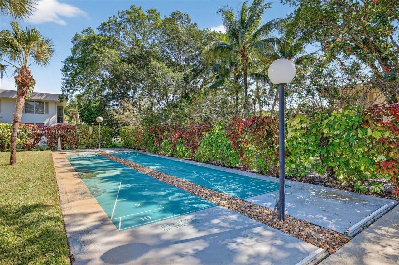 3611 Oaks Clubhouse Dr, Unit 202, Pompano Beach, FL 33069 Photo
