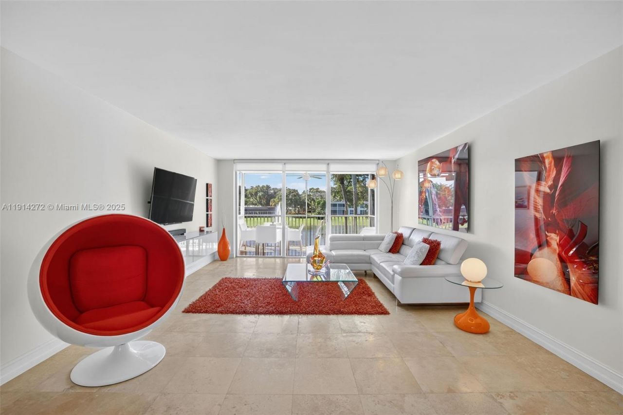 3611 Oaks Clubhouse Dr, Unit 202, Pompano Beach, FL 33069 Photo