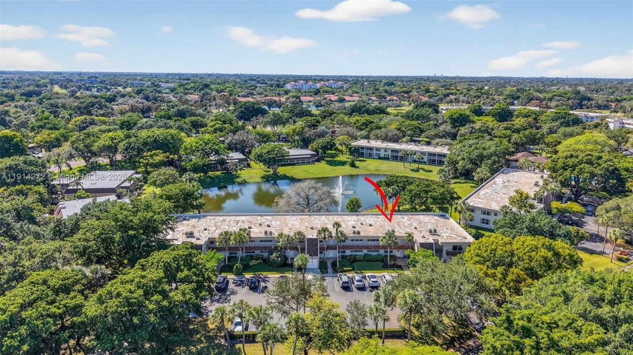 3611 Oaks Clubhouse Dr, Unit 202, Pompano Beach, FL 33069 Photo