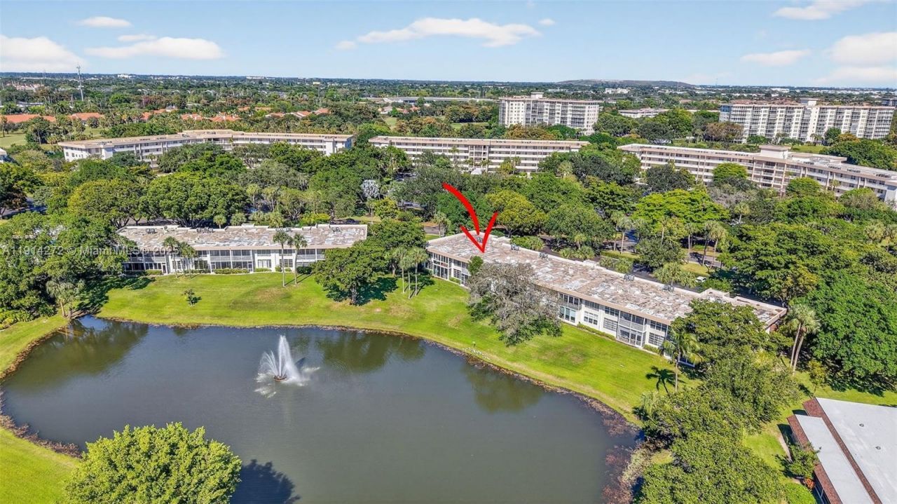 3611 Oaks Clubhouse Dr, Unit 202, Pompano Beach, FL 33069 Photo