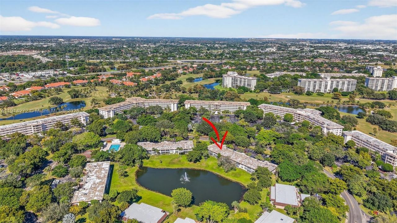 3611 Oaks Clubhouse Dr, Unit 202, Pompano Beach, FL 33069 Photo