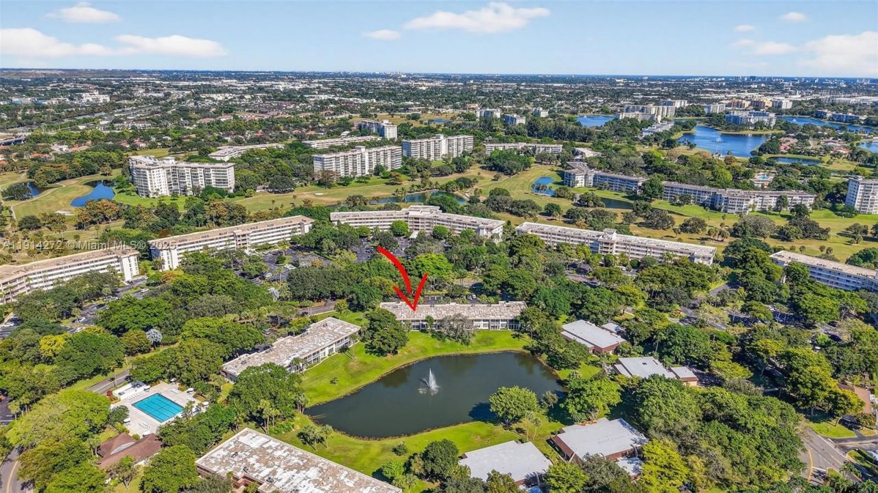 3611 Oaks Clubhouse Dr, Unit 202, Pompano Beach, FL 33069 Photo