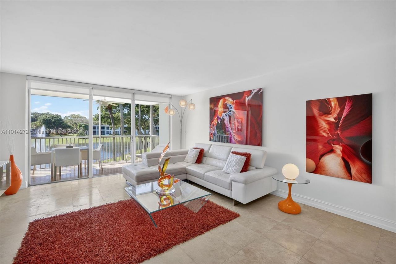 3611 Oaks Clubhouse Dr, Unit 202, Pompano Beach, FL 33069 Photo