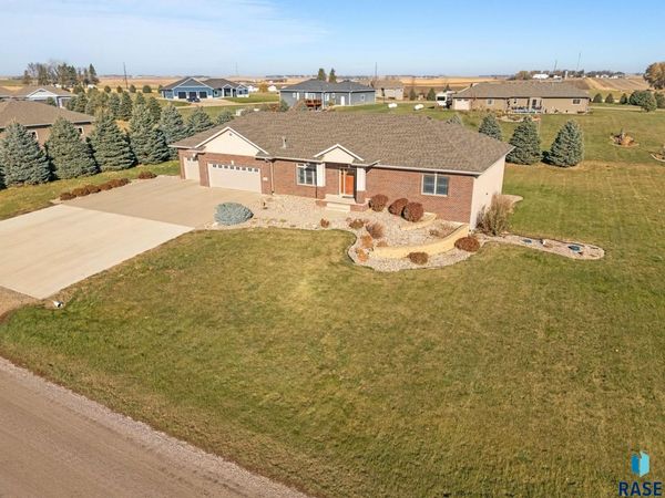 1698 Mustang Pass, Larchwood, IA 51241