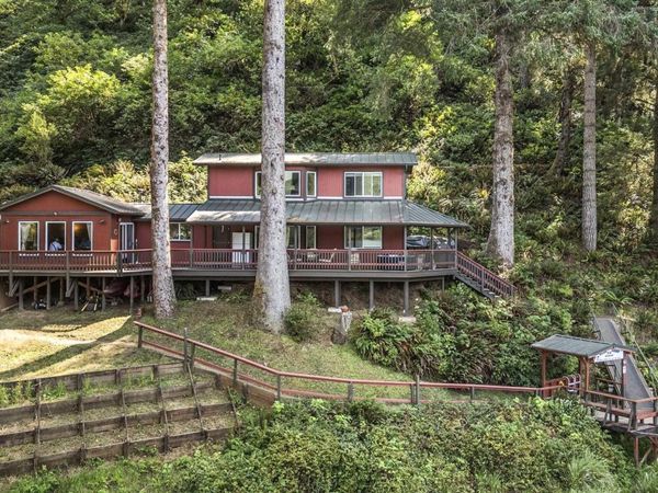 1547 N Tenmile Lake, Lakeside, OR 97449