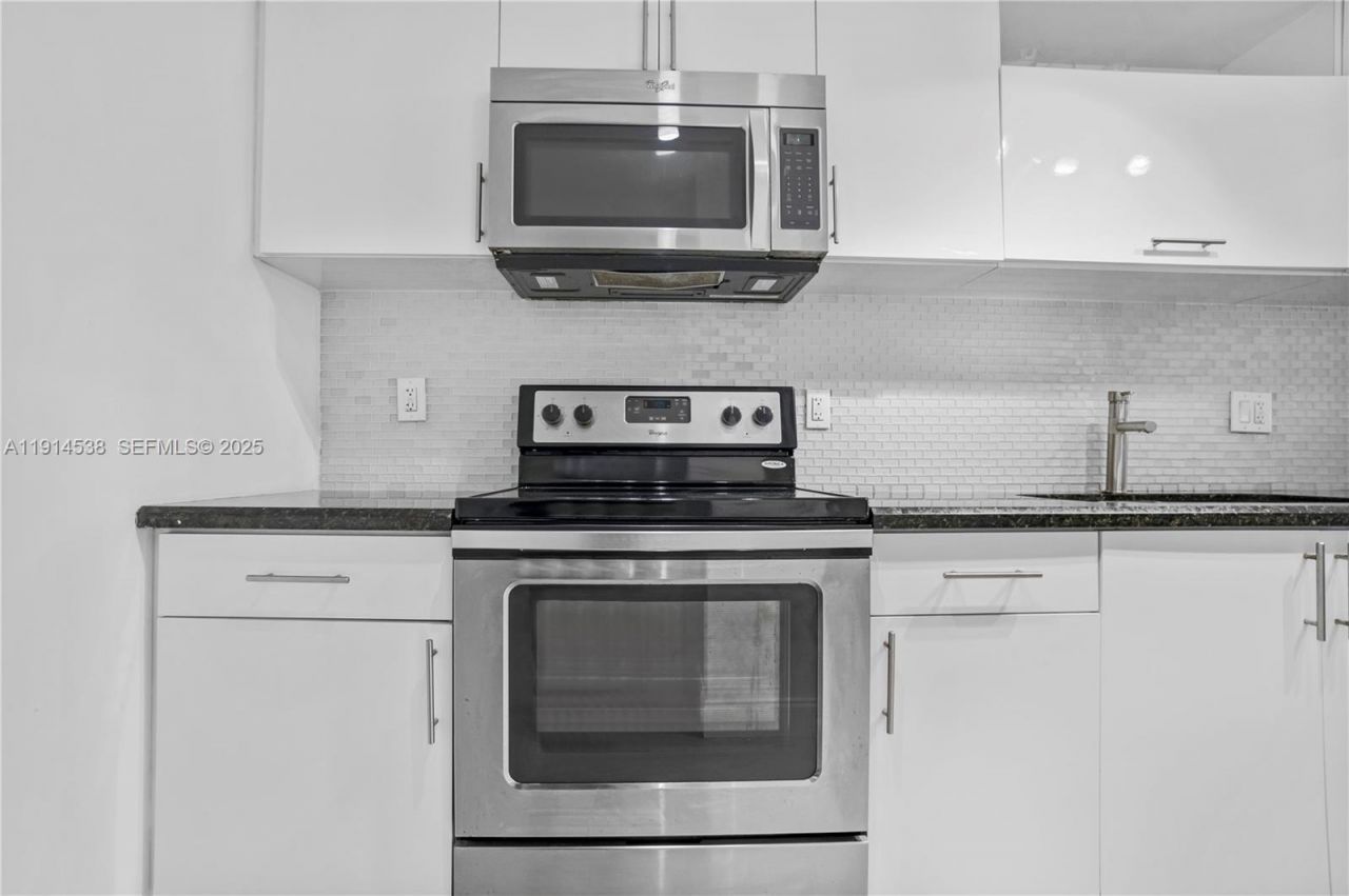 500 Bayview Dr, Unit 125, Sunny Isles Beach, FL 33160 Photo