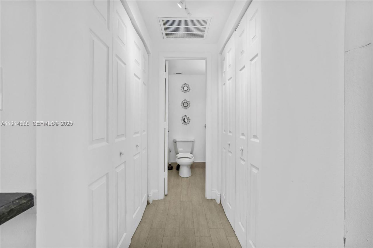 500 Bayview Dr, Unit 125, Sunny Isles Beach, FL 33160 Photo