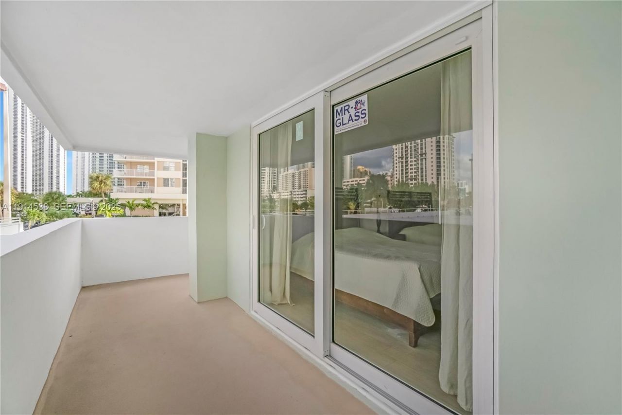500 Bayview Dr, Unit 125, Sunny Isles Beach, FL 33160 Photo