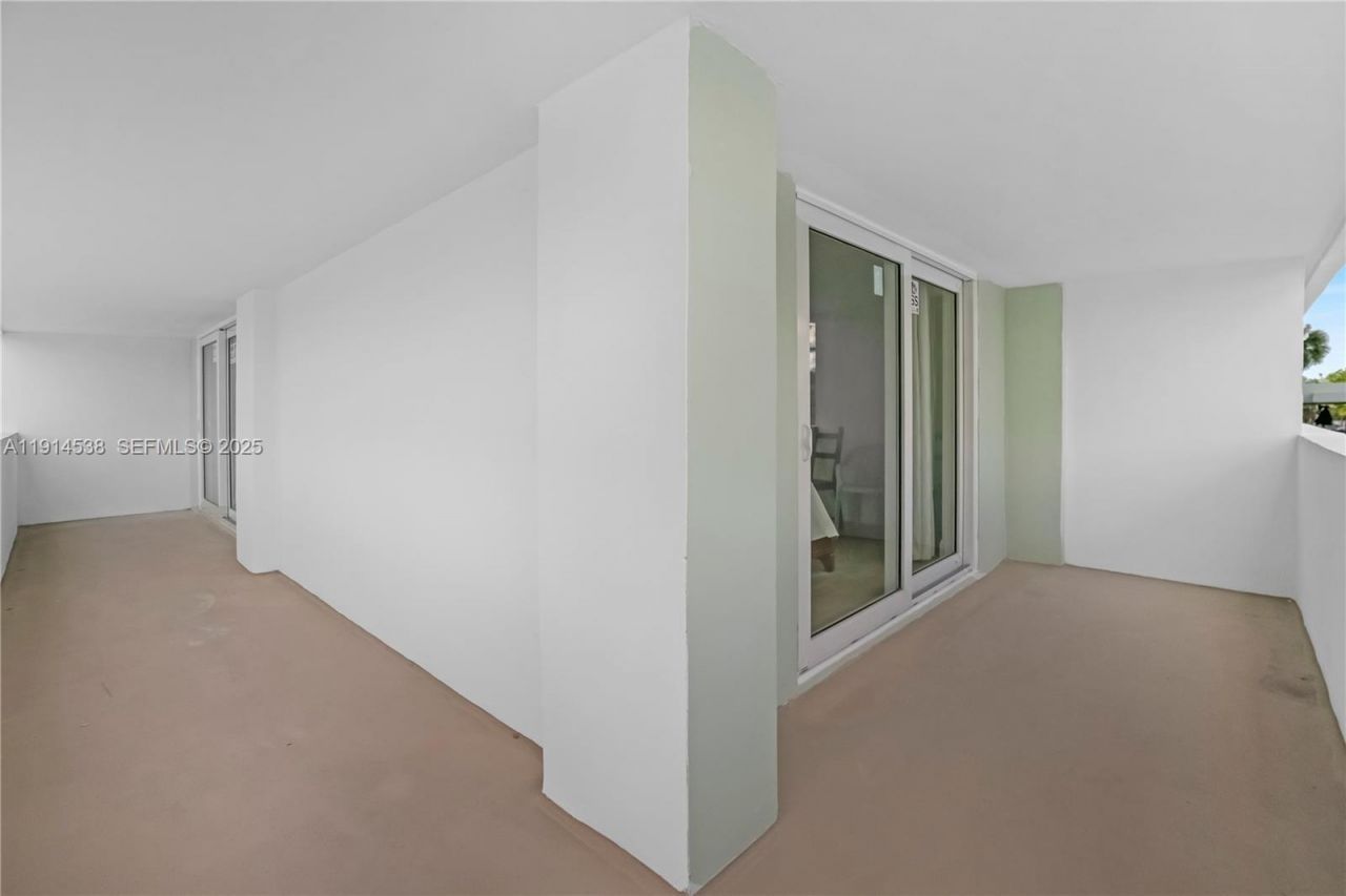 500 Bayview Dr, Unit 125, Sunny Isles Beach, FL 33160 Photo