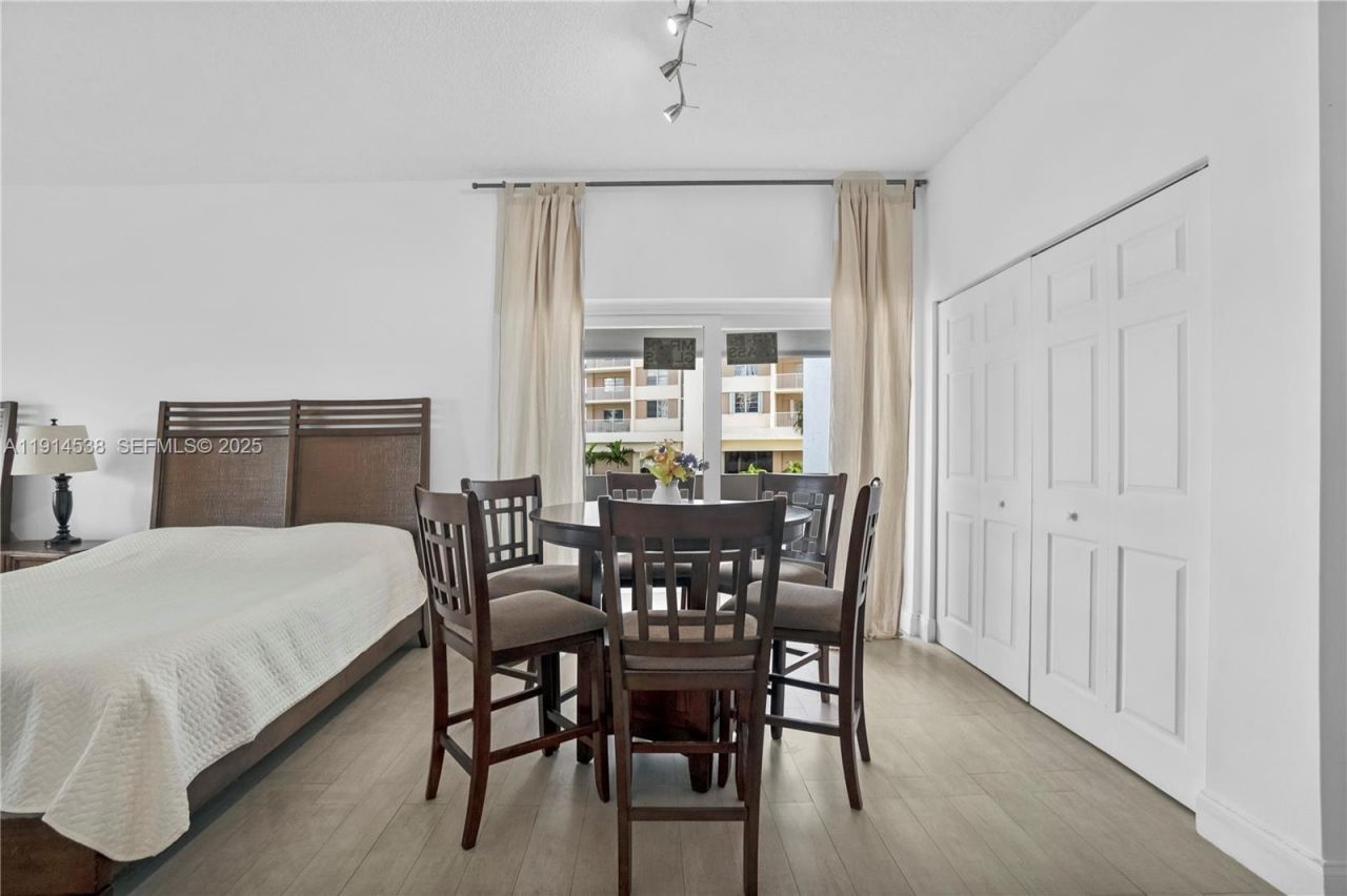 500 Bayview Dr, Unit 125, Sunny Isles Beach, FL 33160 Photo