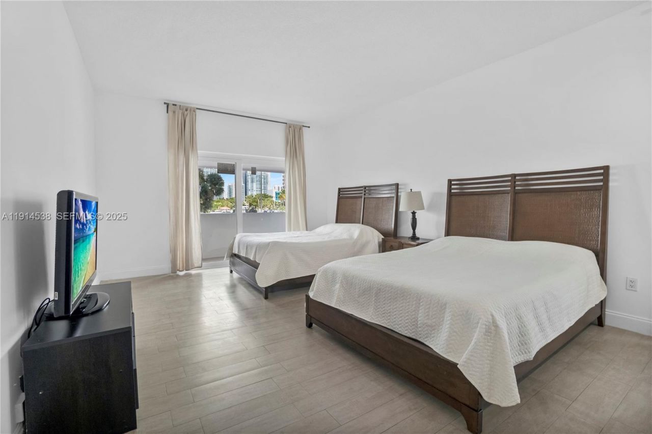 500 Bayview Dr, Unit 125, Sunny Isles Beach, FL 33160 Photo