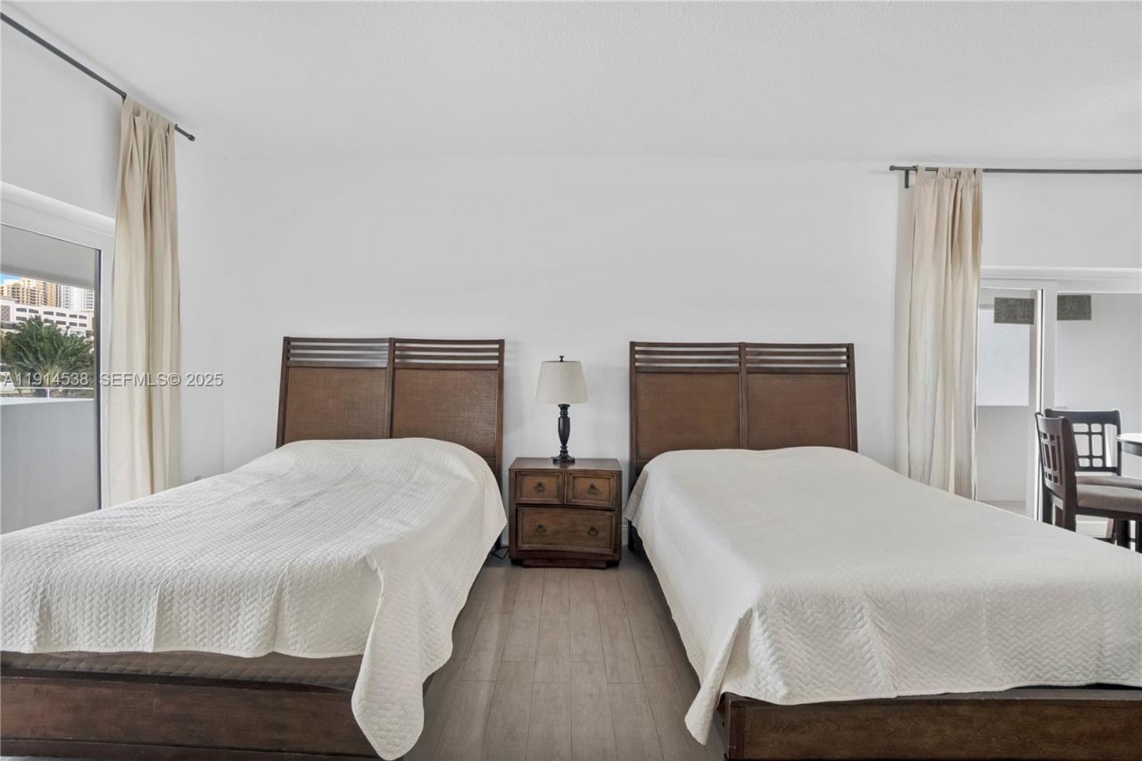 500 Bayview Dr, Unit 125, Sunny Isles Beach, FL 33160 Photo