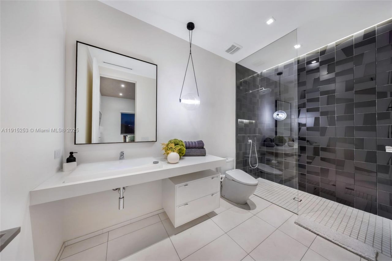 250 NW 24th St, Unit PHA, Miami, FL 33127 Photo