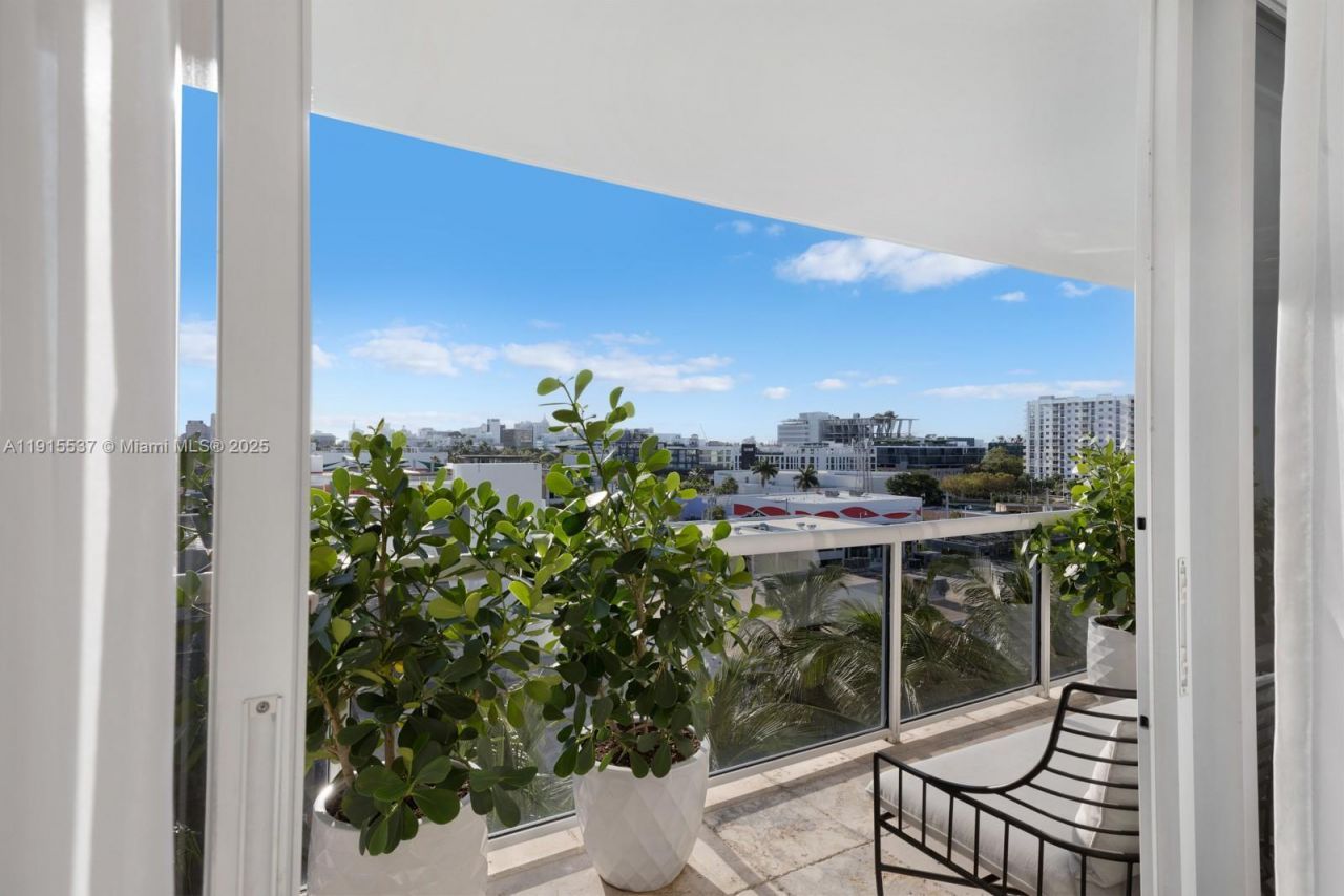 1800 Sunset Harbour Dr, Unit 803, Miami Beach, FL 33139 Photo