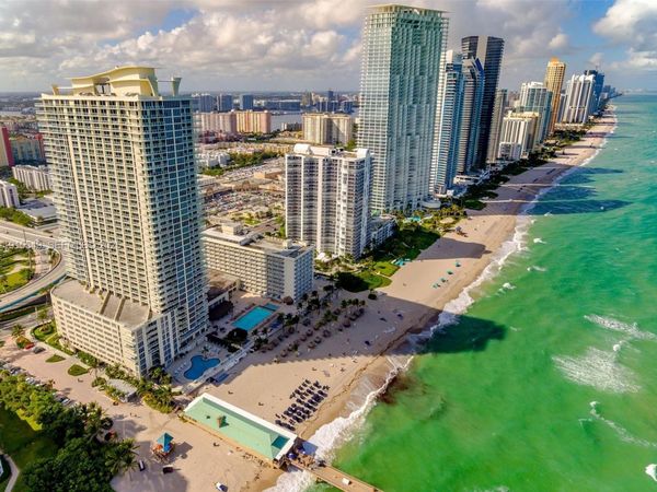 16699 Collins Ave, Unit 1105, Sunny Isles Beach, FL 33160