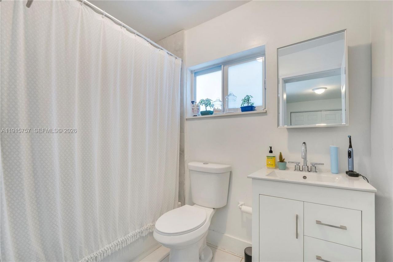 827 NW 114th St, Miami, FL 33168 Photo