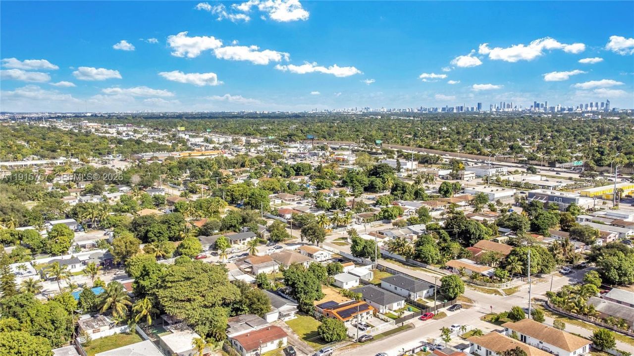 827 NW 114th St, Miami, FL 33168 Photo