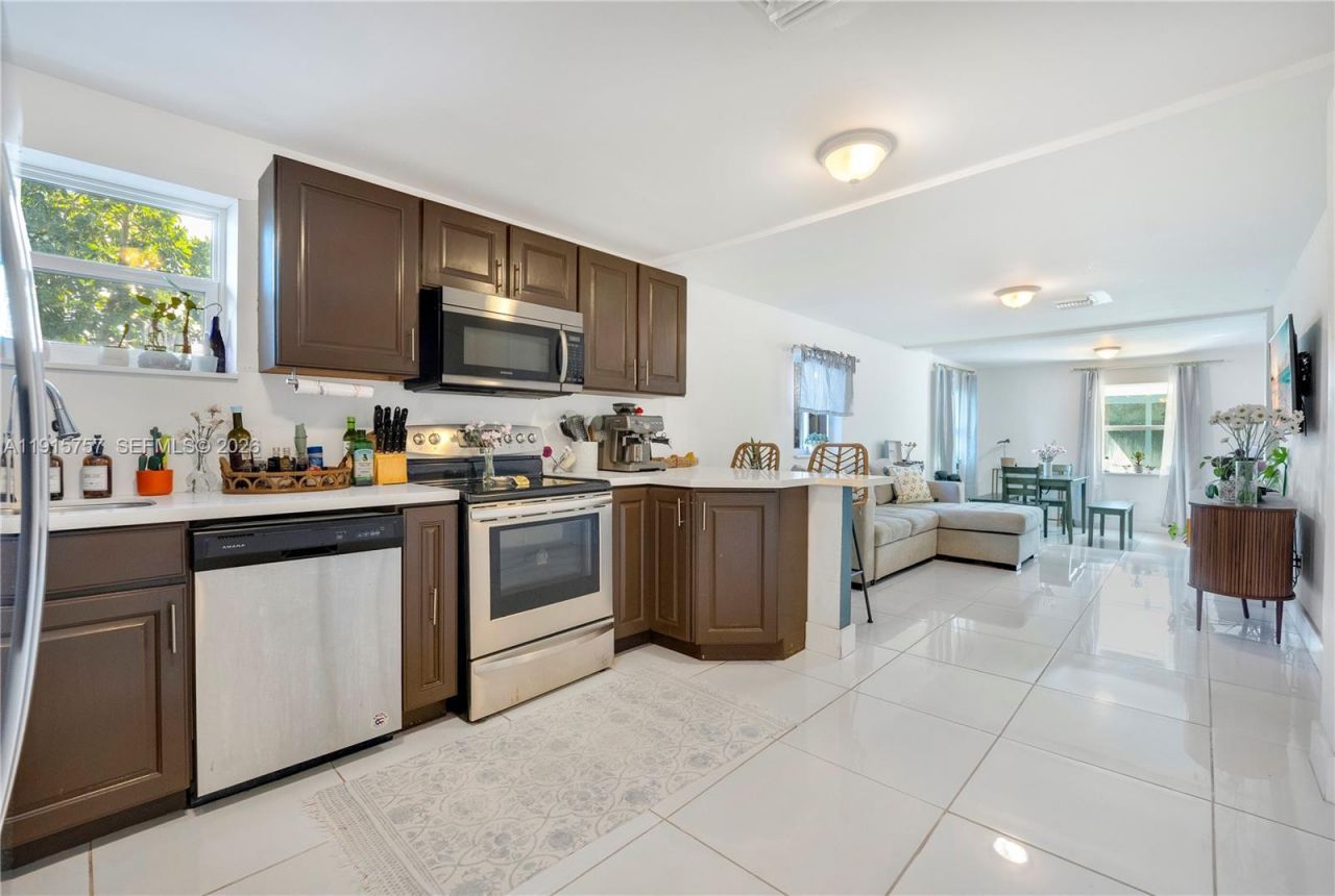 827 NW 114th St, Miami, FL 33168 Photo