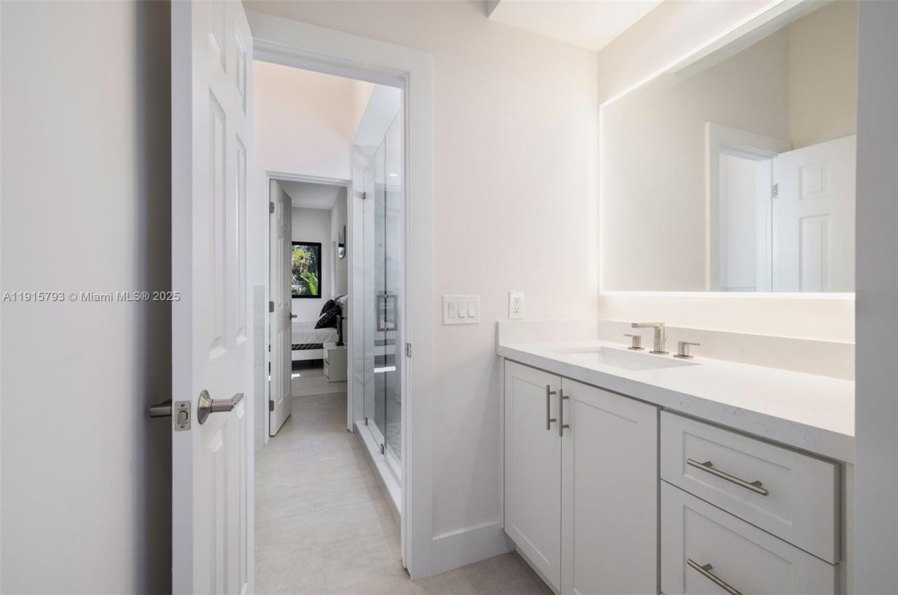 6220 SW 144th St, Coral Gables, FL 33158 Photo