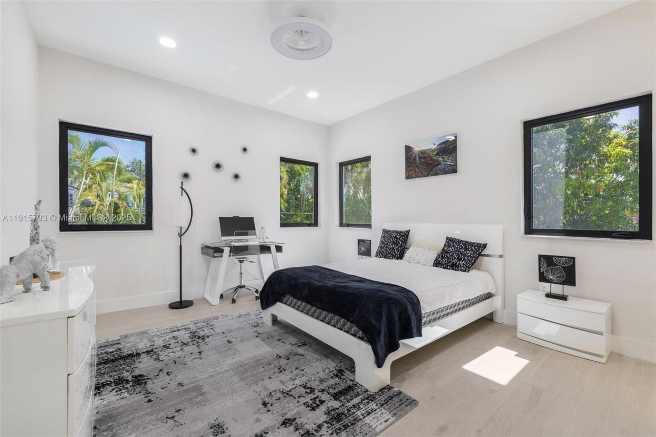 6220 SW 144th St, Coral Gables, FL 33158 Photo