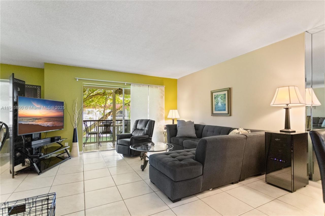 8940 S Hollybrook Blvd, Unit 53-304, Pembroke Pines, FL 33025 Photo