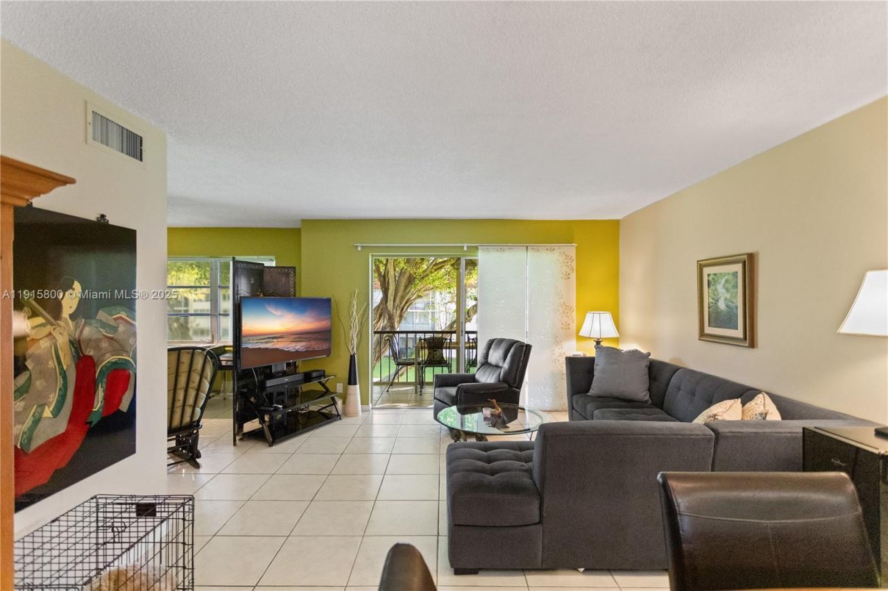 8940 S Hollybrook Blvd, Unit 53-304, Pembroke Pines, FL 33025 Photo