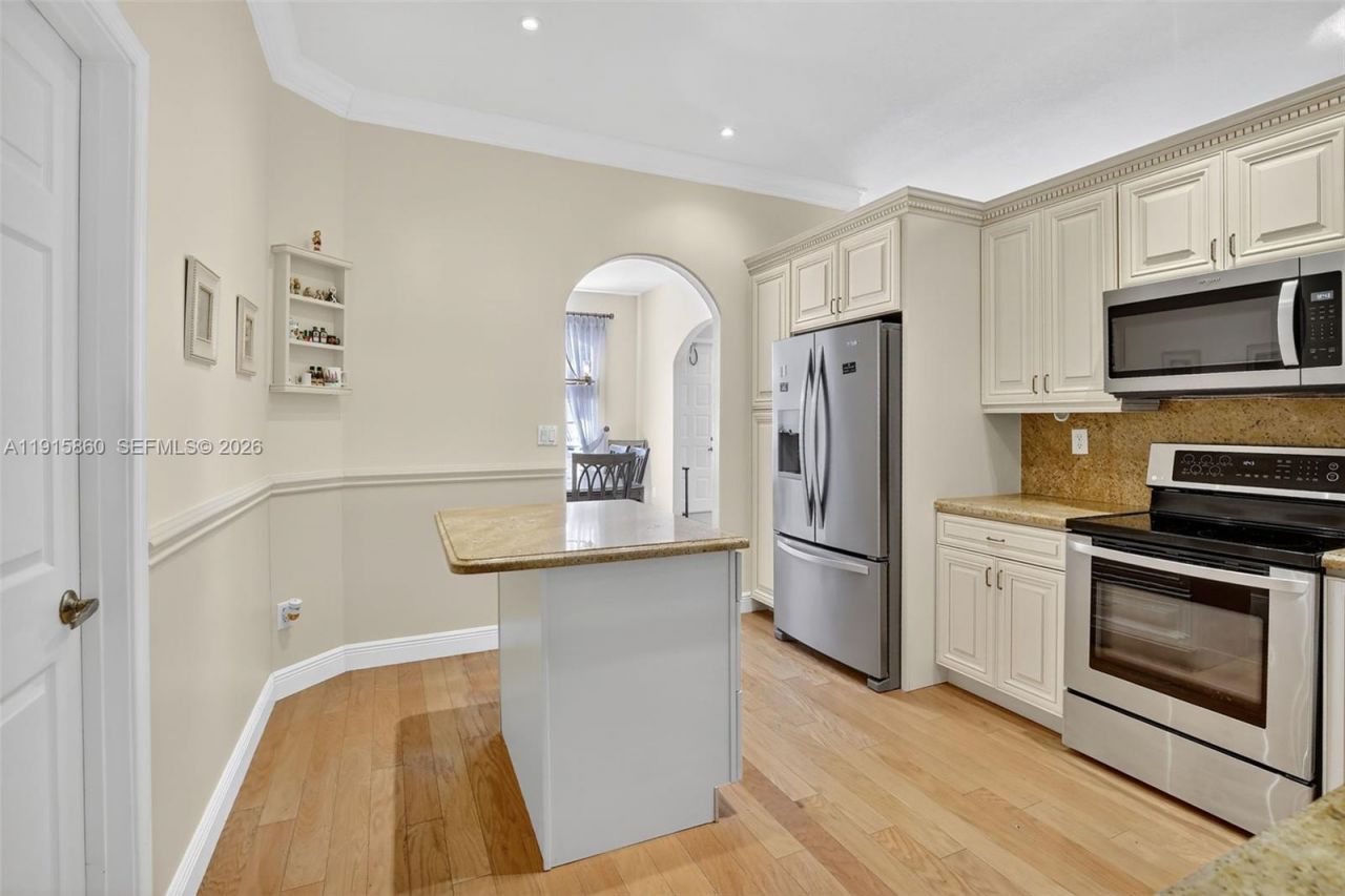 17061 NW 17th St, Pembroke Pines, FL 33028 Photo