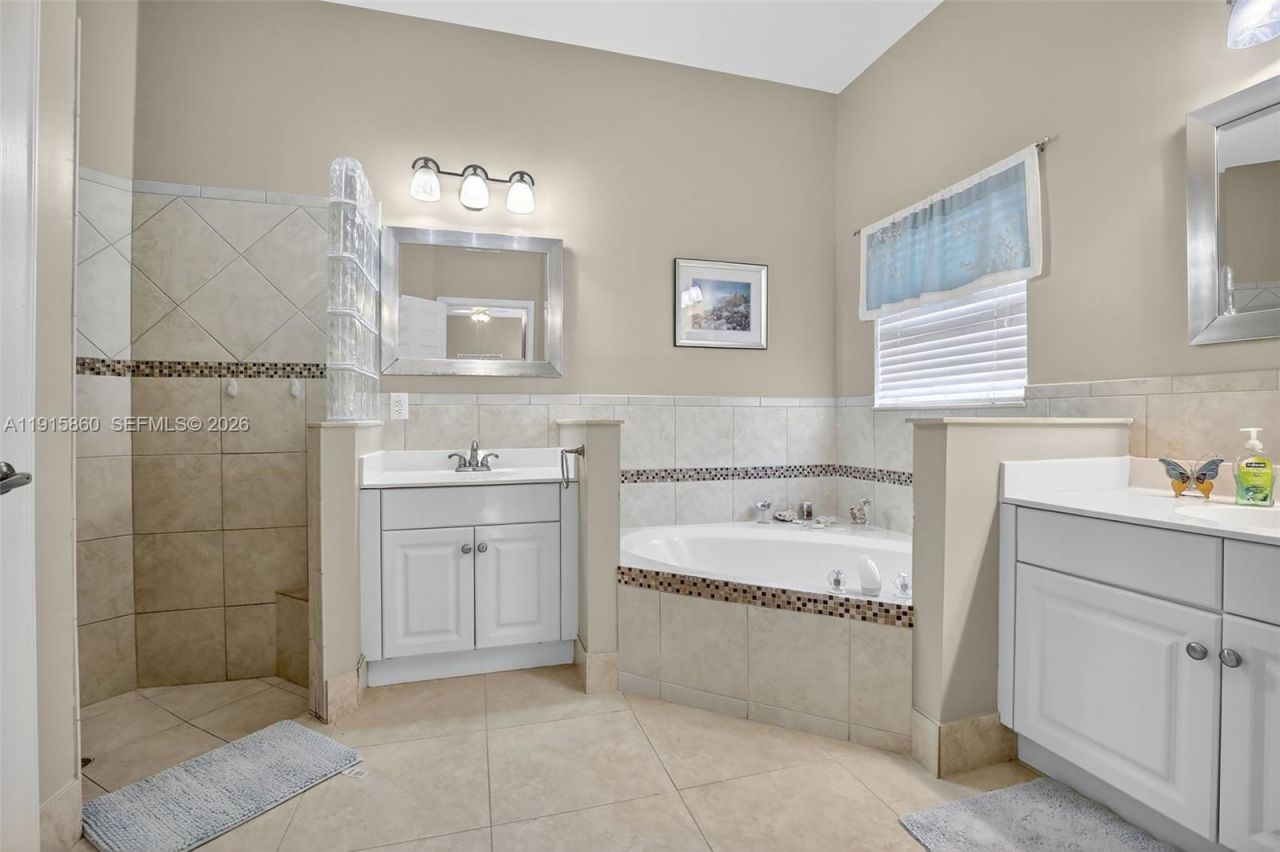 17061 NW 17th St, Pembroke Pines, FL 33028 Photo