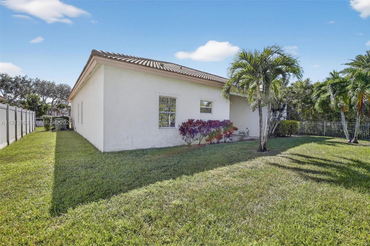 17061 NW 17th St, Pembroke Pines, FL 33028 Photo
