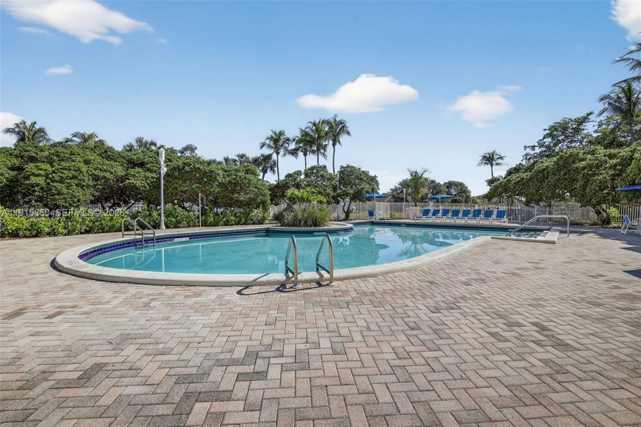 17061 NW 17th St, Pembroke Pines, FL 33028 Photo