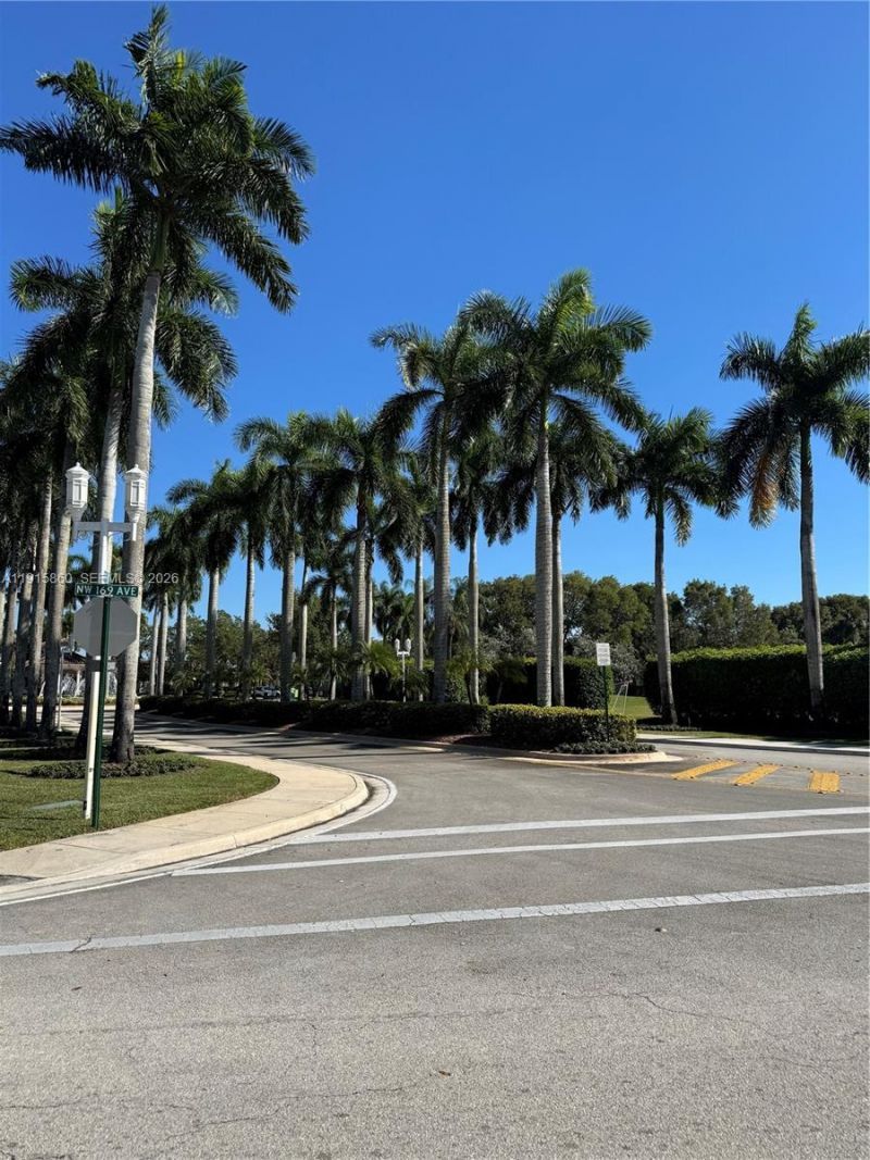 17061 NW 17th St, Pembroke Pines, FL 33028 Photo