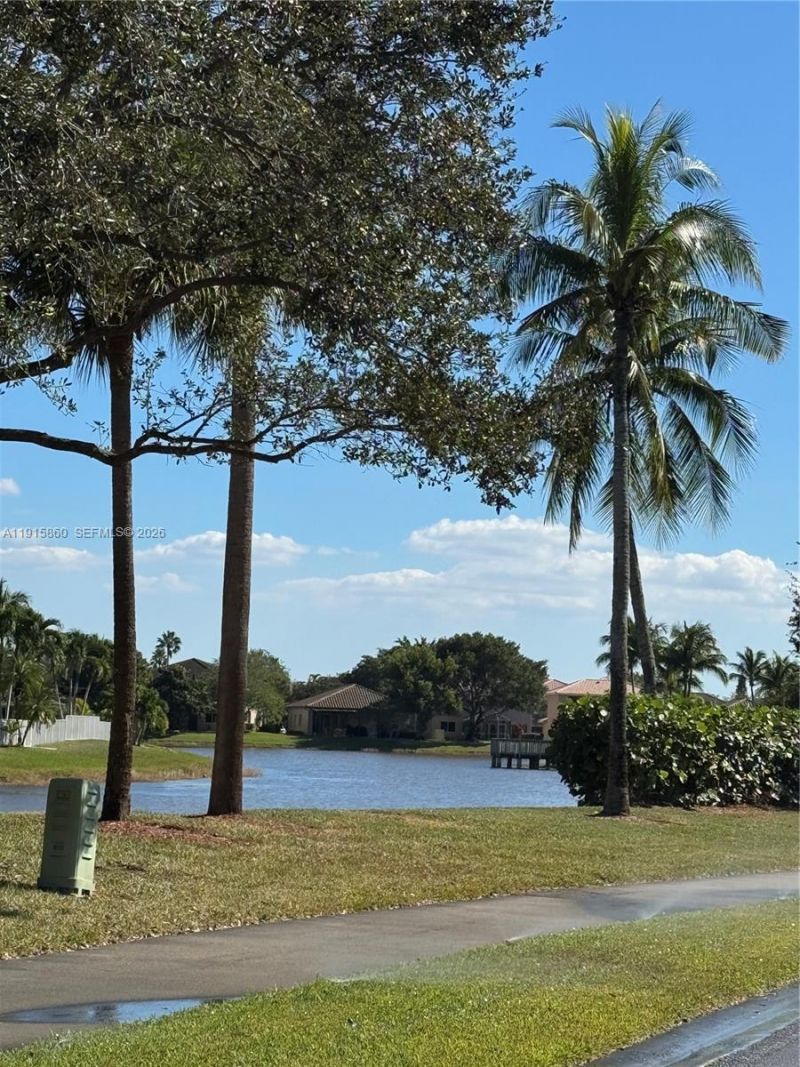 17061 NW 17th St, Pembroke Pines, FL 33028 Photo