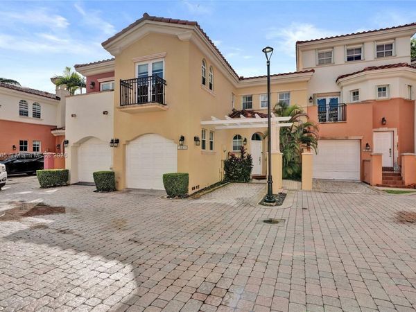 18450 NE 30th Pl, Aventura, FL 33160