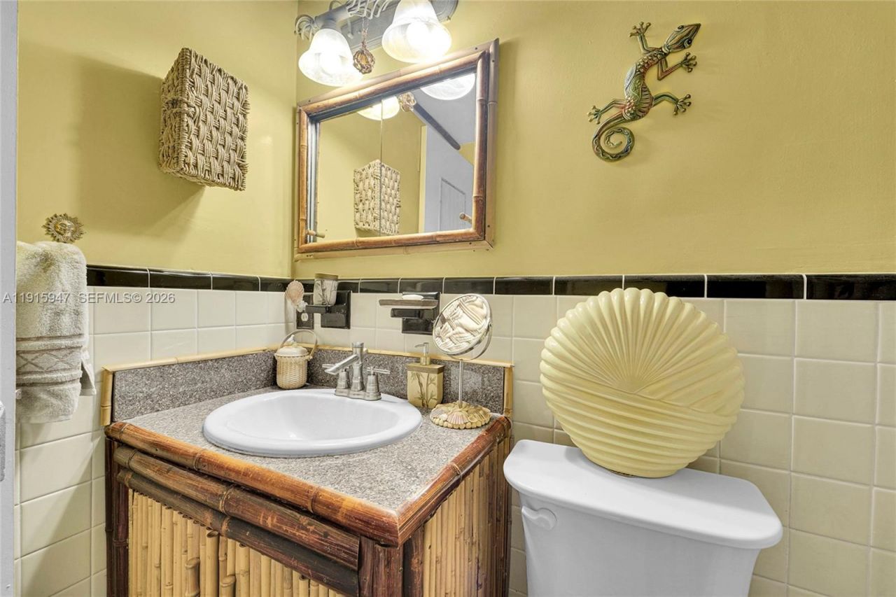 851 Atlantic Shores Blvd, Unit 121, Hallandale Beach, FL 33009 Photo