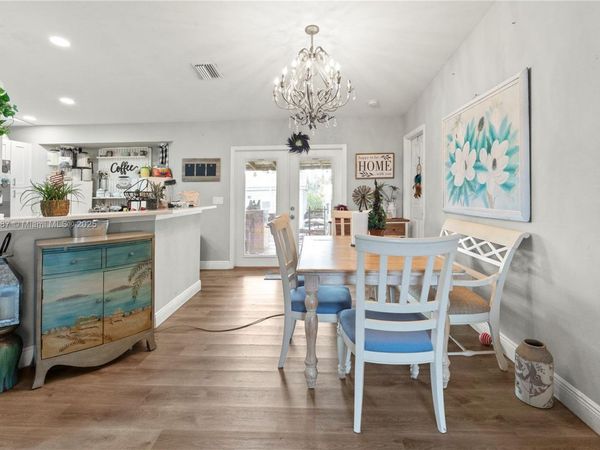 302 Floyd ave S, Naples, FL 33976