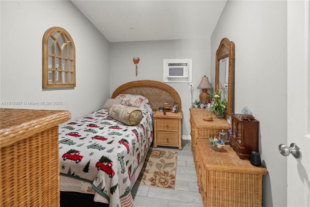 302 Floyd Ave S, Naples, FL 33976 Photo