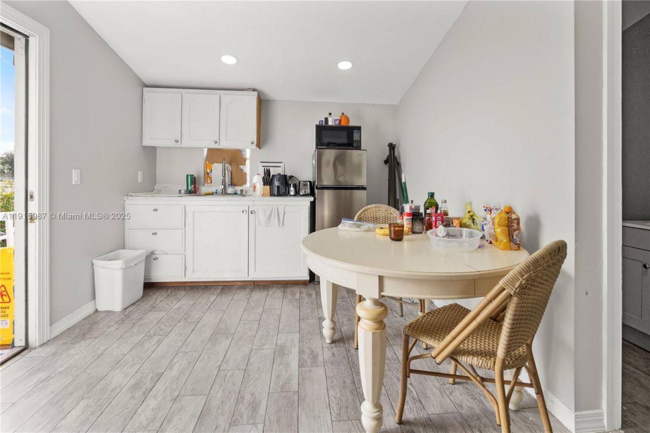 302 Floyd Ave S, Naples, FL 33976 Photo