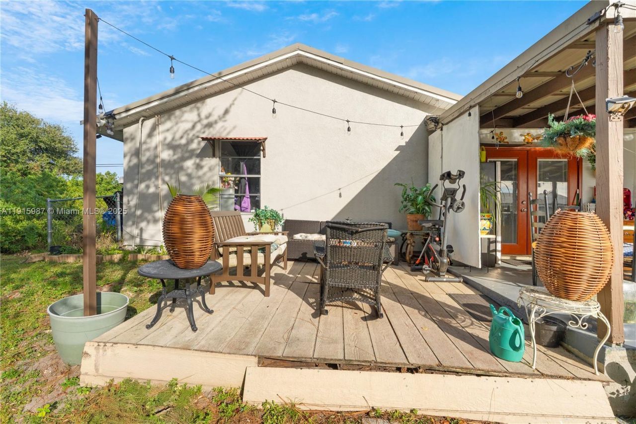 302 Floyd Ave S, Naples, FL 33976 Photo
