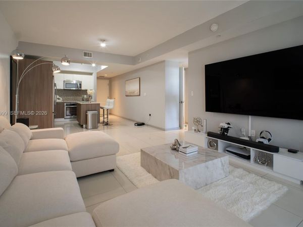 5300 Paseo Blvd, Unit 812, Doral, FL 33166