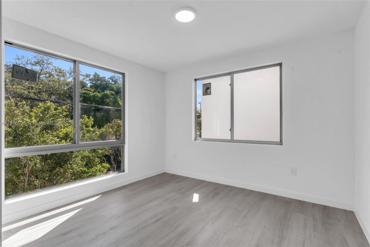 3204 Plaza St, Miami, FL 33133 Photo