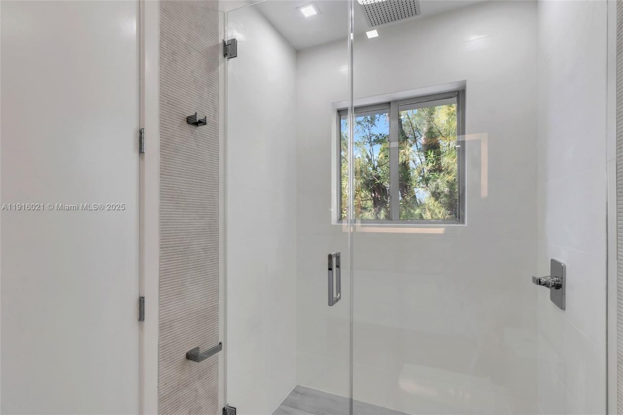 3204 Plaza St, Miami, FL 33133 Photo