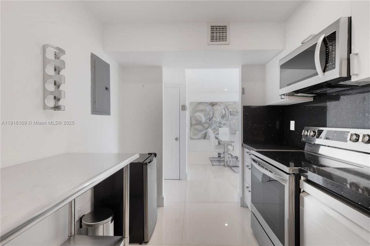 3701 N Country Club Dr, Unit 1805, Aventura, FL 33180 Photo