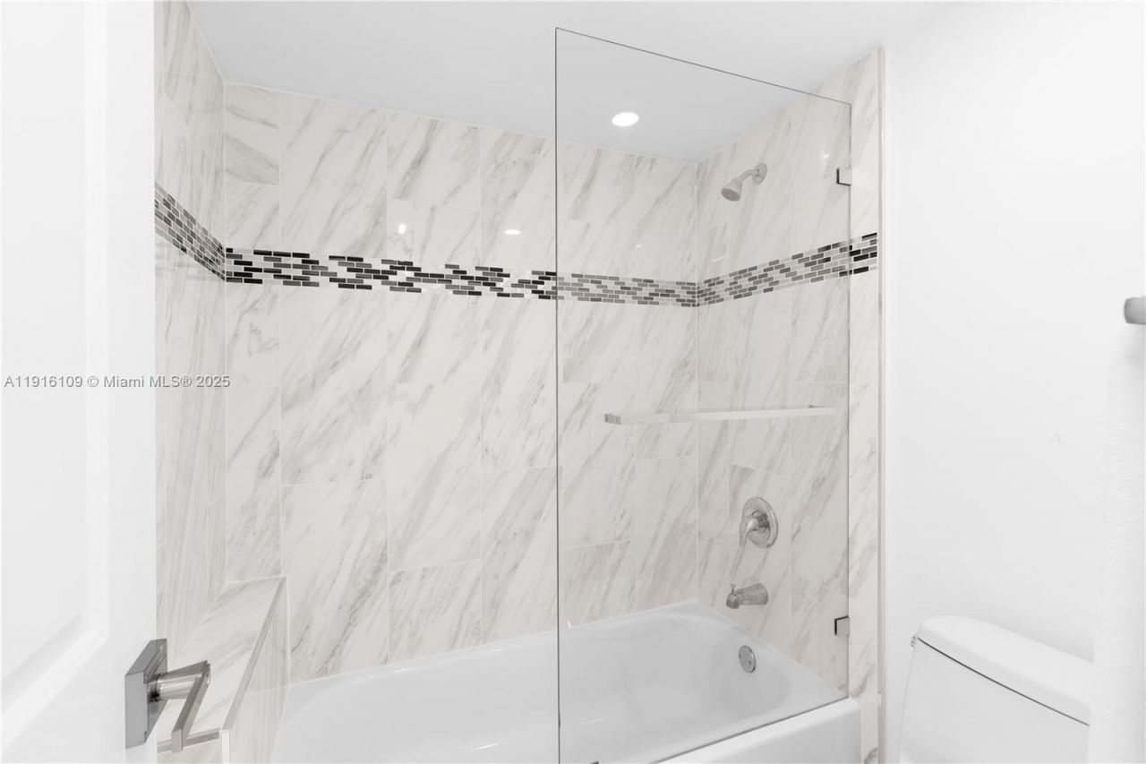 3701 N Country Club Dr, Unit 1805, Aventura, FL 33180 Photo