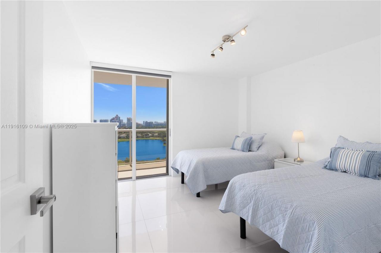 3701 N Country Club Dr, Unit 1805, Aventura, FL 33180 Photo